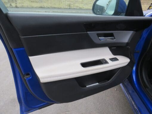 JAGUAR XF 2015-2021 N/S/F PASSENGER SIDE FRONT DOOR COMPLETE *NO WING MIRROR* - Image 6