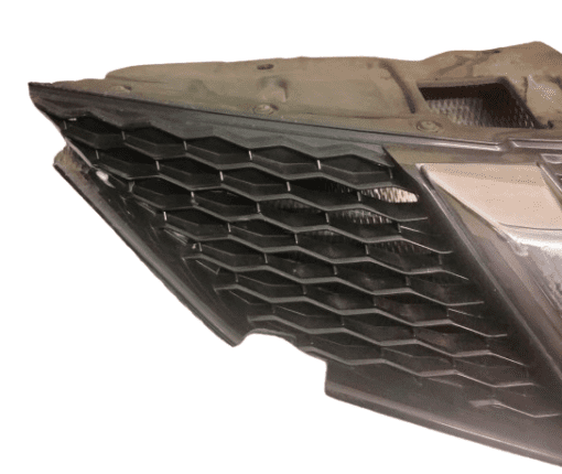 NISSAN QASHQAI J11 2014-2020 FRONT BUMPER GRILL WITH CAMERA CHROME BADGE DAMAGED - Image 2