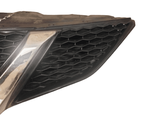 NISSAN QASHQAI J11 2014-2020 FRONT BUMPER GRILL WITH CAMERA CHROME BADGE DAMAGED - Image 3