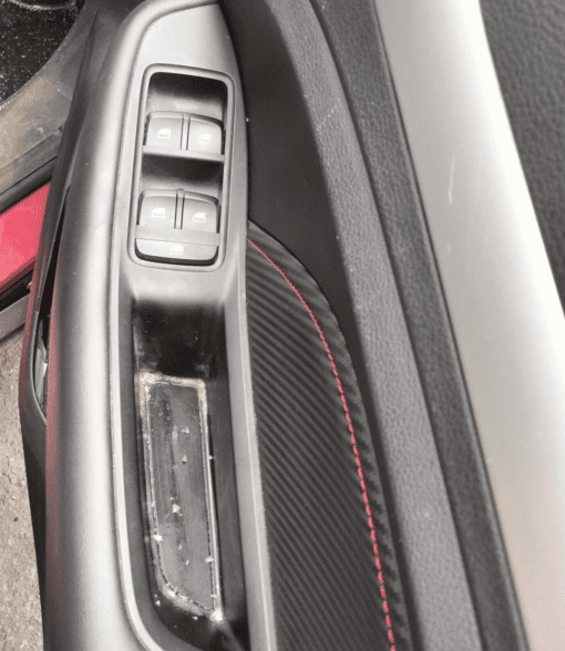 MG ZS 2017-2022 DRIVER SIDE FRONT LEATHER DOOR CARD TRIM IN RED STITCHING - Image 2