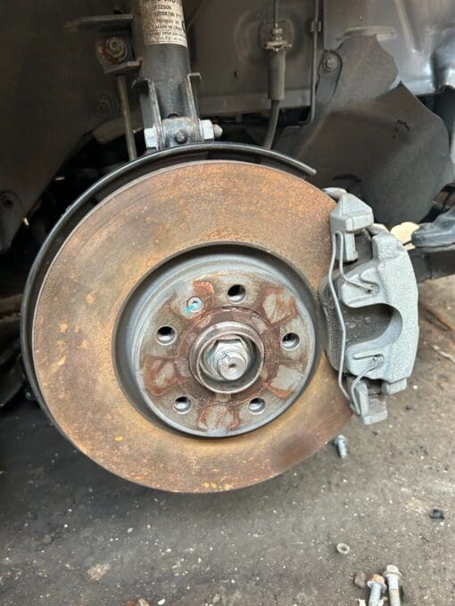 MG ZS 2017-2022 1.0L PETROL O/S/F DRIVER SIDE FRONT HUB AND CALIPER COMPLETE - Image 2