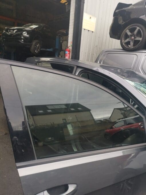 VW VOLKSWAGON GOLF MK 7.5 2017-2020 O/S/F DRIVERS SIDE FRONT DROP GLASS UNIT