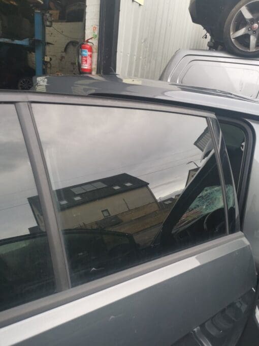 VW VOLKSWAGON GOLF MK 7.5 2017-2020 O/S/R DRIVERS SIDE REAR DROP GLASS TINTED