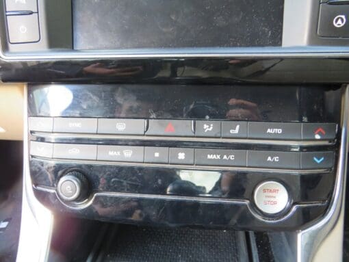 JAGUAR XE 2015-2021 CLIMATE CONTROL UNIT WITH START AND STOP BUTTON COMPLETE - Image 2