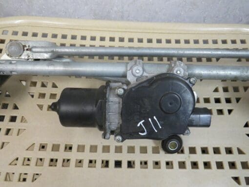 NISSAN QASHQAI J11 2013-2017 FRONT WINDSCREEN WIPER MOTOR & LINKAGE COMPLETE - Image 2