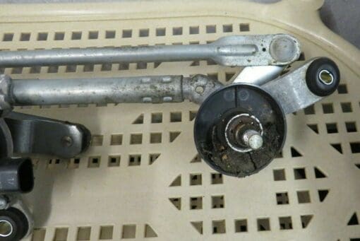NISSAN QASHQAI J11 2013-2017 FRONT WINDSCREEN WIPER MOTOR & LINKAGE COMPLETE - Image 3