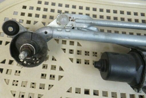 NISSAN QASHQAI J11 2013-2017 FRONT WINDSCREEN WIPER MOTOR & LINKAGE COMPLETE - Image 4