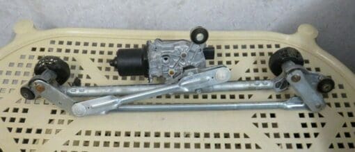 NISSAN QASHQAI J11 2013-2017 FRONT WINDSCREEN WIPER MOTOR & LINKAGE COMPLETE - Image 5