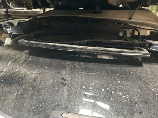 JAGUAR E PACE 2.0 DIESEL 204DT 2017-2022 GENUINE TAILGATE WITH SCREEN IN WHITE - Image 4