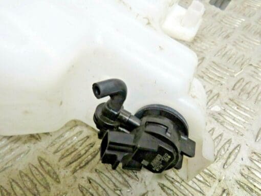 MAZDA 3 2013-2018 2.0 PETROL ENGINE WASHER BOTTLE WITH PUMP GENUINE GHP-96-7481 - Image 5
