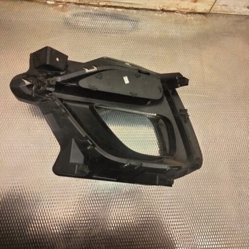 MG ZS 2017-2022 DRIVER SIDE FRONT FOG LIGHT GRILL TRIM GENUINE 10699378 - Image 2