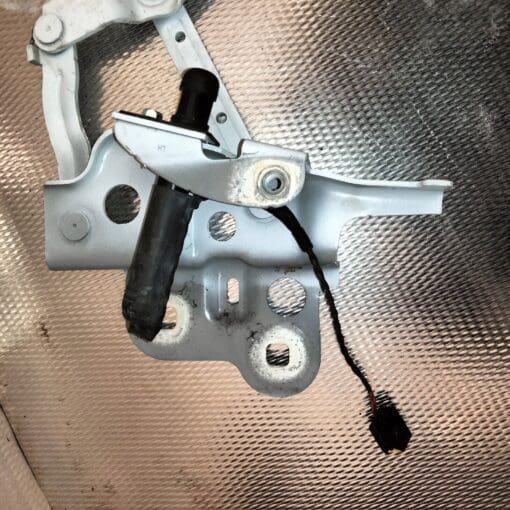 JAGUAR E PACE 2018-2023 BONNTE HINGES WITH ACTUATOR IN WHITE J9C3-16801-AA - Image 5
