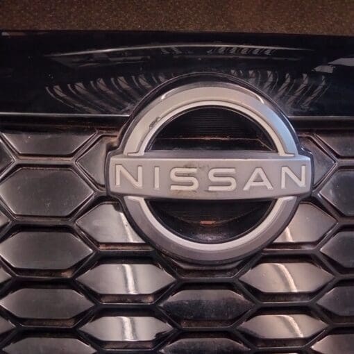 NISSAN JUKE F16 2022-2024 FRONT BUMPER GRILL WITH EMBLEM GENUINE 62310-6PA0C - Image 2