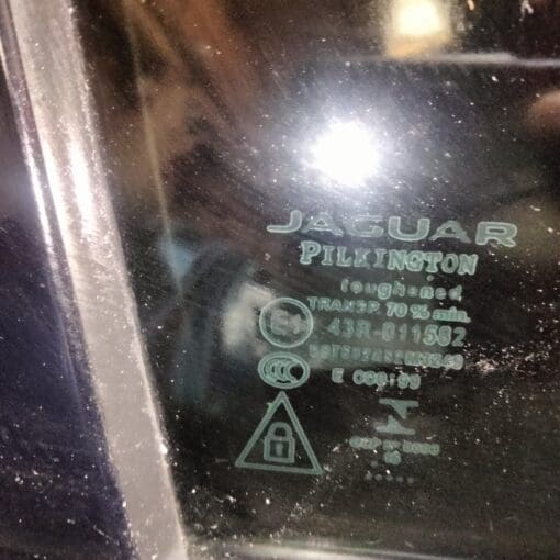 JAGUAR XE 2015-2021 DRIVER SIDE REAR WINDOW DROP GLASS TINTED BLACK 43R-011582 - Image 2