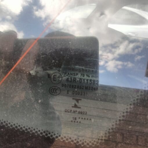JAGUAR F PACE R SPORT DRIVER SIDE REAR WINDOW QUARTER GLASS GENUINE 43R-011582 - Image 2