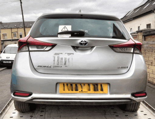 TOYOTA AURIS ICON 2017 1.8LTR AUTO HYBRID BREAKING WHEEL NUTS FOR SPARES SILVER - Image 2