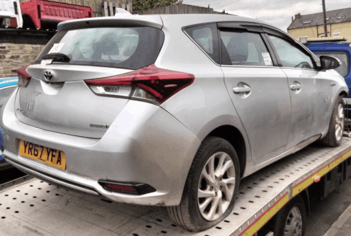 TOYOTA AURIS ICON 2017 1.8LTR AUTO HYBRID BREAKING WHEEL NUTS FOR SPARES SILVER - Image 3