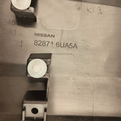 NISSAN QASHQAI J12 PASSENGER SIDE REAR DOOR MOULDING GENUINE 82871 6UA5A - Image 3