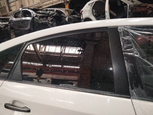 TOYOTA PRIUS MK3 2009-2015 DRIVER SIDE REAR WINDOW DROP GLASS TINTED BLACK - Image 2