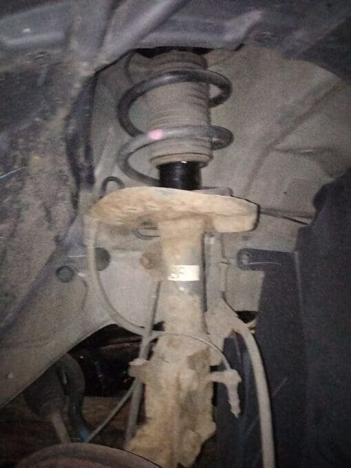 NISSAN PULSAR MK3 2013-2018  1.2L PETROL AUTO DRIVER SIDE FRONT SUSPENSION LEG - Image 2